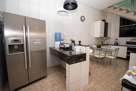 Casa à venda com 294m², 4 quartos e 10 vagas Casa à venda com 294m², 4 quartos e 10 vagasCozinha
