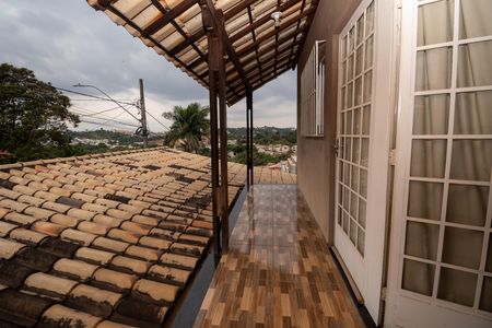 Casa à venda com 294m², 4 quartos e 10 vagas Casa à venda com 294m², 4 quartos e 10 vagasVaranda