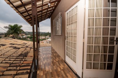Casa à venda com 294m², 4 quartos e 10 vagas Casa à venda com 294m², 4 quartos e 10 vagasVaranda