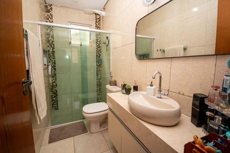 Casa à venda com 294m², 4 quartos e 10 vagas Casa à venda com 294m², 4 quartos e 10 vagasBanheiro