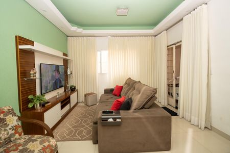 Casa à venda com 294m², 4 quartos e 10 vagas Casa à venda com 294m², 4 quartos e 10 vagasSala