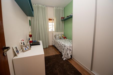 Casa à venda com 294m², 4 quartos e 10 vagas Casa à venda com 294m², 4 quartos e 10 vagasQuarto 1