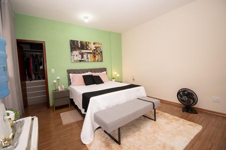 Casa à venda com 294m², 4 quartos e 10 vagas Casa à venda com 294m², 4 quartos e 10 vagasQuarto Suíte