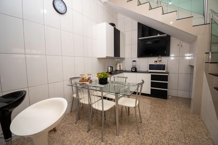 Casa à venda com 294m², 4 quartos e 10 vagas Casa à venda com 294m², 4 quartos e 10 vagasCozinha