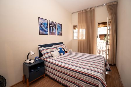 Casa à venda com 294m², 4 quartos e 10 vagas Casa à venda com 294m², 4 quartos e 10 vagasQuarto 2
