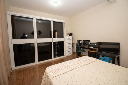 Casa à venda com 294m², 4 quartos e 10 vagas Casa à venda com 294m², 4 quartos e 10 vagasQuarto 3