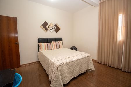 Casa à venda com 294m², 4 quartos e 10 vagas Casa à venda com 294m², 4 quartos e 10 vagasQuarto 3