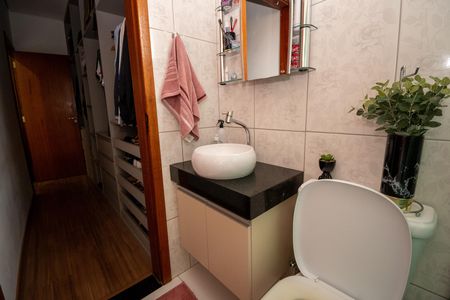 Casa à venda com 294m², 4 quartos e 10 vagas Casa à venda com 294m², 4 quartos e 10 vagasBanheiro da Suíte
