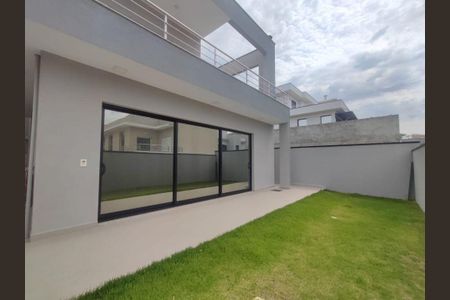 Casa à venda com 226m², 3 quartos e 4 vagas
