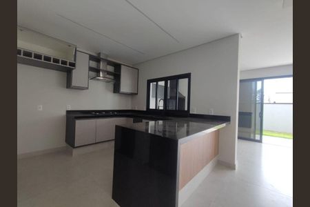 Casa à venda com 226m², 3 quartos e 4 vagas