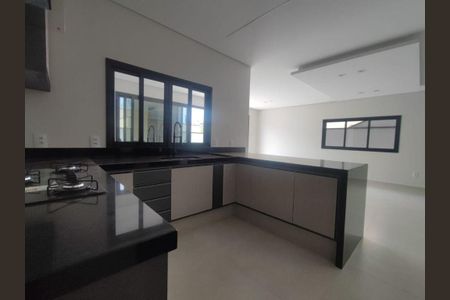 Casa à venda com 226m², 3 quartos e 4 vagas