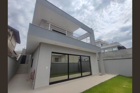 Casa à venda com 226m², 3 quartos e 4 vagas