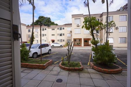 Sala - vista de apartamento para alugar com 2 quartos, 51m² em Passo D’areia, Porto Alegre