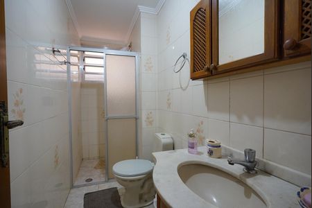 Banheiro de apartamento para alugar com 2 quartos, 51m² em Passo D’areia, Porto Alegre