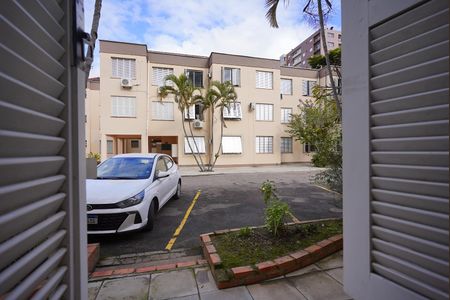 Quarto 1 - vista de apartamento para alugar com 2 quartos, 51m² em Passo D’areia, Porto Alegre