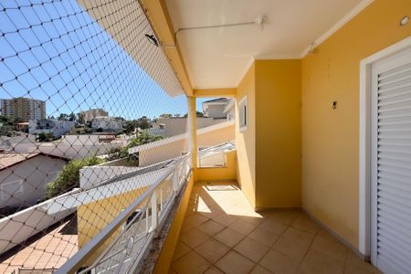 Casa de condomínio para alugar com 305m², 4 quartos e 5 vagasVaranda da Suíte 2