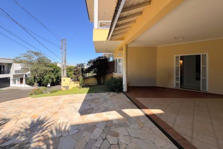 Casa de condomínio para alugar com 305m², 4 quartos e 5 vagasFachada