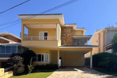 Casa de condomínio para alugar com 305m², 4 quartos e 5 vagasFachada