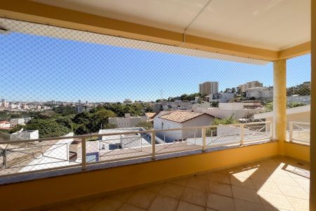 Casa de condomínio para alugar com 305m², 4 quartos e 5 vagasVaranda da Suíte 2