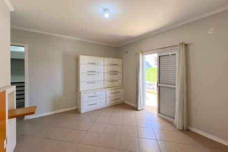 Casa de condomínio para alugar com 305m², 4 quartos e 5 vagasSuíte 1