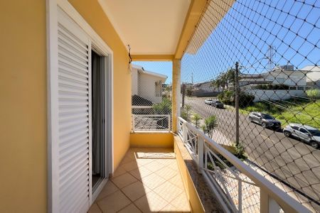 Casa de condomínio para alugar com 305m², 4 quartos e 5 vagasVaranda da Suíte 1
