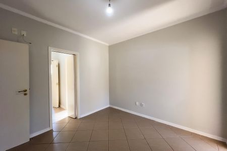 Casa de condomínio para alugar com 305m², 4 quartos e 5 vagasQuarto 4