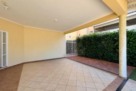 Casa de condomínio para alugar com 305m², 4 quartos e 5 vagasGaragem