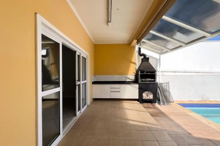 Casa de condomínio para alugar com 305m², 4 quartos e 5 vagasChurrasqueira