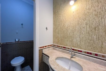Casa de condomínio para alugar com 305m², 4 quartos e 5 vagasLavabo