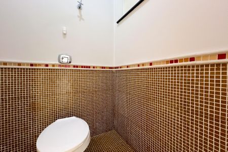 Casa de condomínio para alugar com 305m², 4 quartos e 5 vagasLavabo