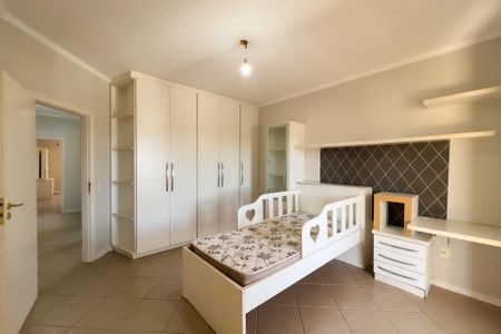 Casa de condomínio para alugar com 305m², 4 quartos e 5 vagasSuíte 2