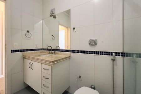 Casa de condomínio para alugar com 305m², 4 quartos e 5 vagasBanheiro da Suíte 1