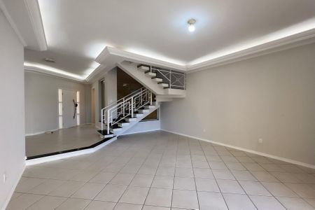 Casa de condomínio para alugar com 305m², 4 quartos e 5 vagasSala de Jantar
