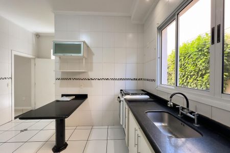 Casa de condomínio para alugar com 305m², 4 quartos e 5 vagasCozinha