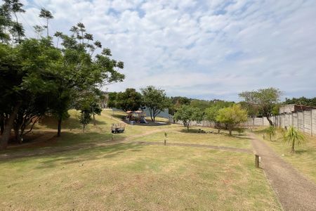 Casa de condomínio para alugar com 305m², 4 quartos e 5 vagasÁrea verde