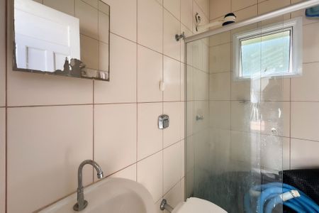 Casa de condomínio para alugar com 305m², 4 quartos e 5 vagasBanheiro de apoio