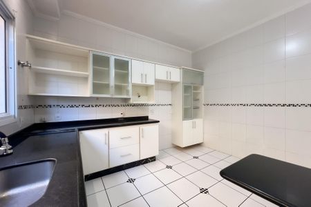 Casa de condomínio para alugar com 305m², 4 quartos e 5 vagasCozinha