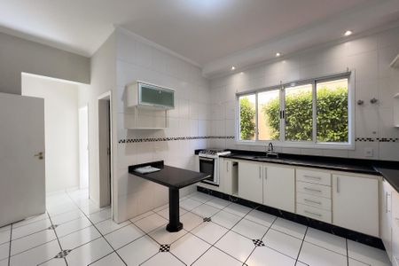 Casa de condomínio para alugar com 305m², 4 quartos e 5 vagasCozinha