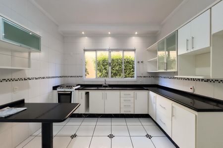 Casa de condomínio para alugar com 305m², 4 quartos e 5 vagasCozinha