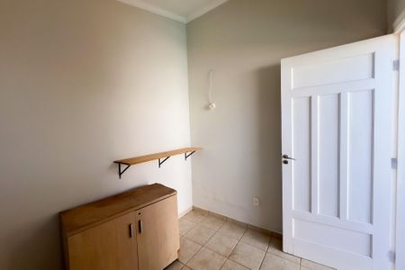 Casa de condomínio para alugar com 305m², 4 quartos e 5 vagasQuarto de apoio