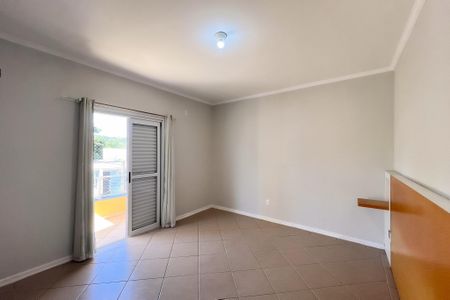 Casa de condomínio para alugar com 305m², 4 quartos e 5 vagasSuíte 1