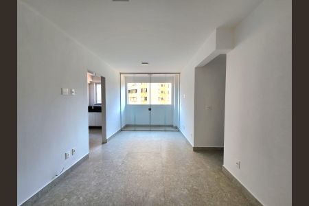 Sala e varanda  de apartamento à venda com 3 quartos, 86m² em Vila Paris, Belo Horizonte