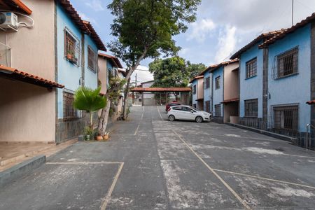 Casa de condomínio à venda com 80m², 3 quartos e 1 vagaEntrada