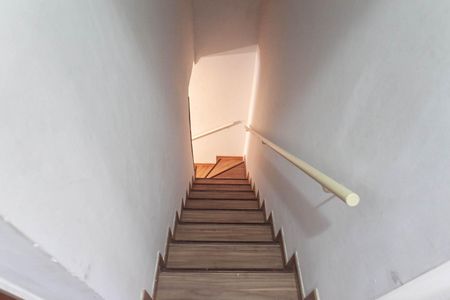 Casa de condomínio à venda com 80m², 3 quartos e 1 vagaEscada