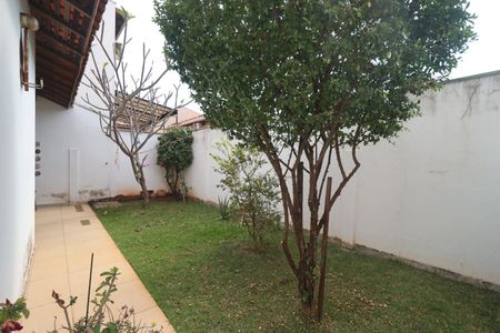 Casa de condomínio para alugar com 116m², 3 quartos e 2 vagas Casa de condomínio para alugar com 116m², 3 quartos e 2 vagasQuintal