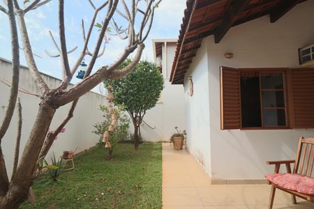 Casa de condomínio para alugar com 116m², 3 quartos e 2 vagas Casa de condomínio para alugar com 116m², 3 quartos e 2 vagasQuintal