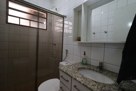 Casa de condomínio para alugar com 116m², 3 quartos e 2 vagas Casa de condomínio para alugar com 116m², 3 quartos e 2 vagasBanheiro da Suíte
