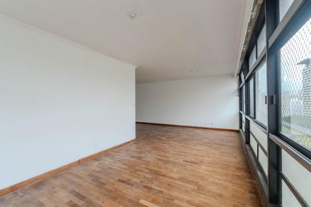 Apartamento à venda com 131m², 4 quartos e 1 vaga Apartamento à venda com 131m², 4 quartos e 1 vagaSala