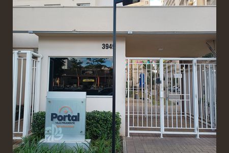 Apartamento para alugar com 3255m², 2 quartos e sem vaga Apartamento para alugar com 3255m², 2 quartos e sem vagaFachada e portaria