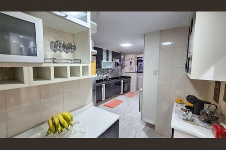 Apartamento à venda com 130m², 3 quartos e 2 vagasCozinha